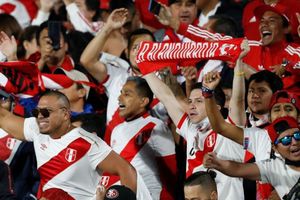 Hincha peruano vendió su anillo de compromiso para asistir al Uruguay vs Perú