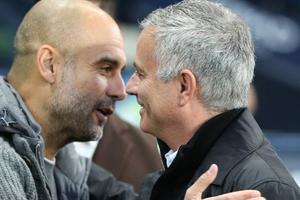 Guardiola y Mourinho aparecen besándose en lona del 'Primavera Sound'