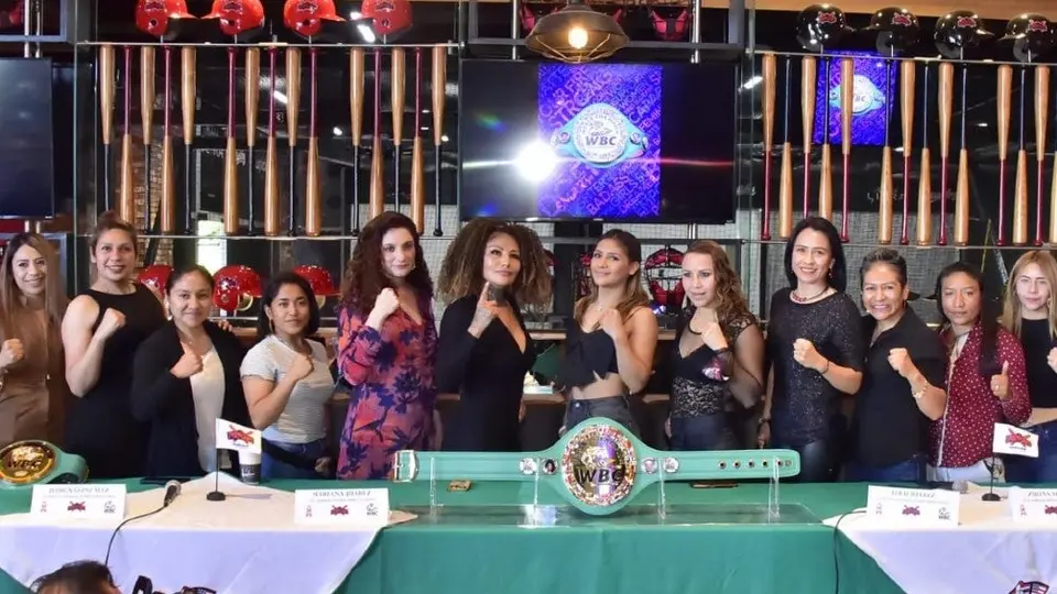 8M: Boxeadoras exhortaron a las mujeres a luchar por sus derechos de manera pacífica
