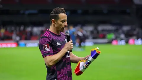 Selección Mexicana: Guardado reveló que pidieron cambio de pasto en el Azteca