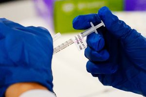 Covid-19: Enfermera que simuló aplicar la vacuna fue detenida por segunda vez en Italia