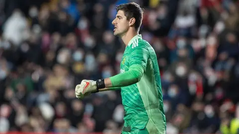 Video: Aficionado del Rayo Vallecano escupió a Thibaut Courtois