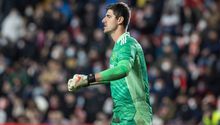 Video: Aficionado del Rayo Vallecano escupió a Thibaut Courtois