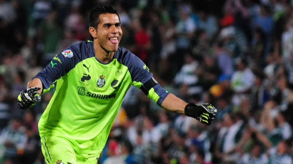 Oswaldo Sánchez: Rechazó ofertas de equipos europeos por el salario que le ofrecían