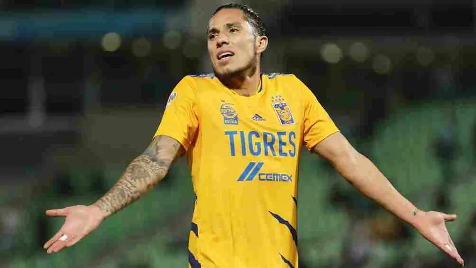 Tigres: Carlos Salcedo ya no fue considerado por Herrera para el partido vs Pumas