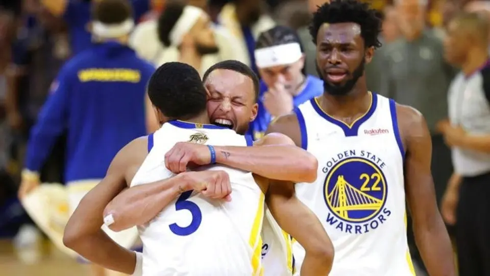 NBA: Estrellas de los Warriors compartieron con futbolistas