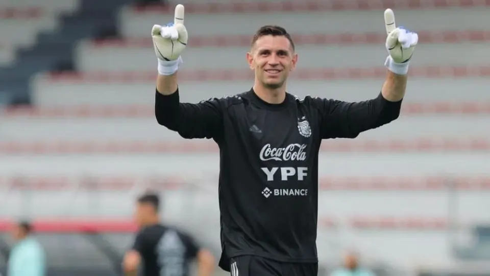 Selección Argentina: Dibu Martínez descartó tener que operarse la rodilla previo a Qatar 2022
