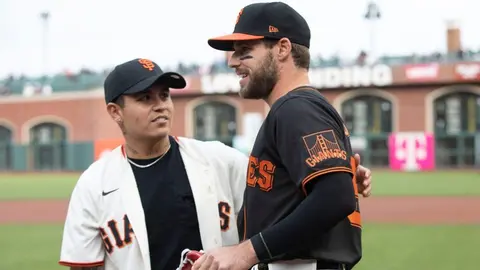 MLB: Chofis López lanzó la primera bola en victoria de Cardinals sobre Giants