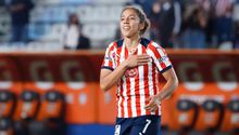 Video: Casandra Montero se reunió con su madre tras 22 años gracias a título de Chivas