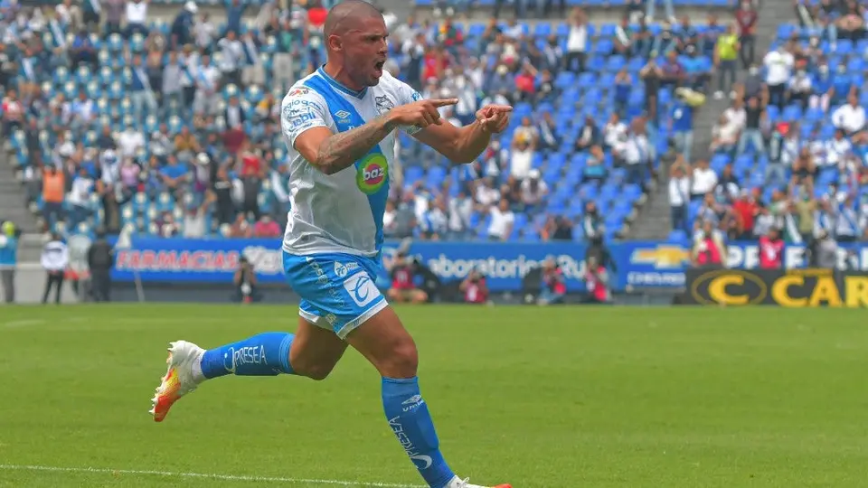 Puebla: Juan Segovia es baja y deja una vacante al extranjero