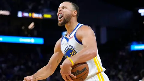 Stephen Curry se graduó de la universidad a los 34 años de edad