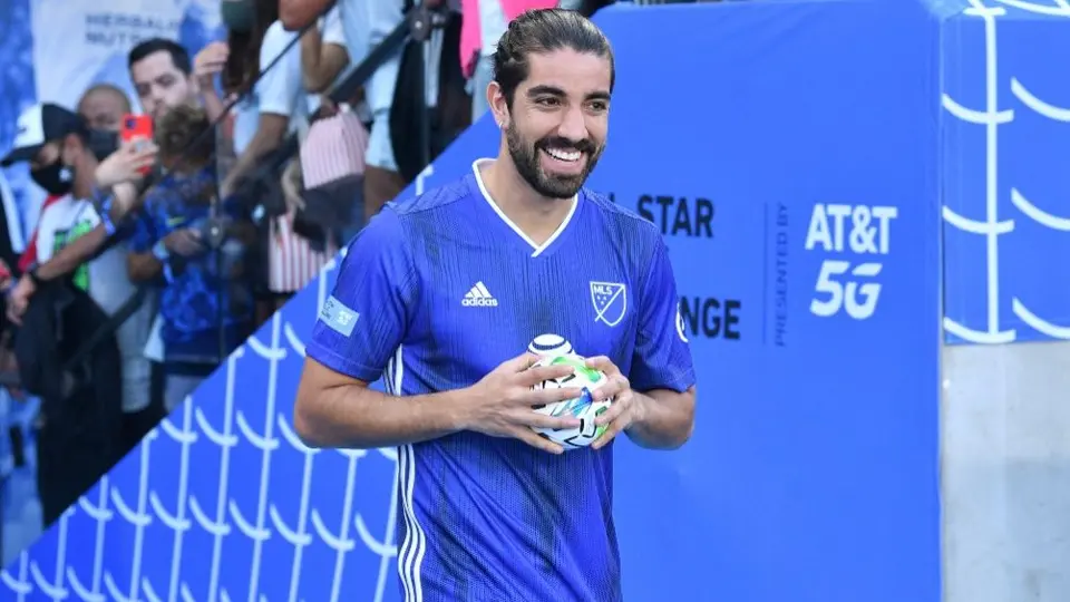 Rodolfo Pizarro respondió críticas de comentarista deportivo en redes sociales