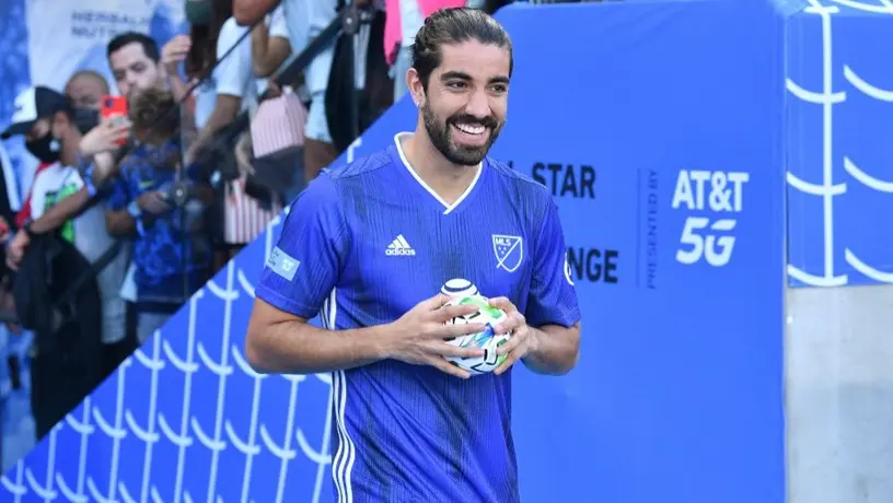 Rodolfo Pizarro respondió críticas de comentarista deportivo en redes sociales