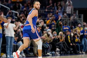 NBA: Stephen Curry llegó a tres mil triples en su carrera