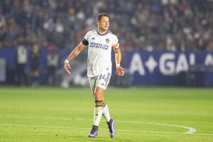 Chicharito festejó su cumpleaños 34 visitando a sus hijos en Londres