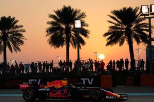 Montoya sobre Checo Pérez: 'Hace 20 años si el segundo piloto hacía eso lo destrozaban'