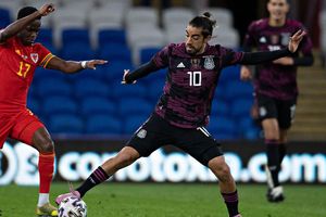 Selección Mexicana: Pizarro lesionado y de fiesta tras baja por molestia muscular con el Tri