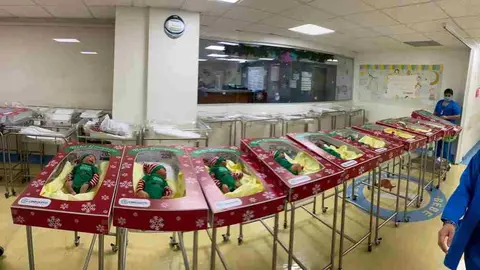 Hospital de Monterrey disfrazó a los recién nacidos como duendes navideños