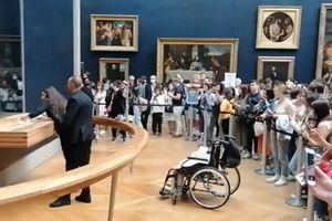 Mona Lisa: Hombre atacó la pintura con un pedazo de pastel