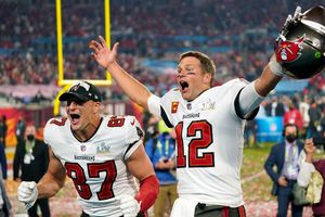 Tom Brady le pagó mil dólares a un aficionado para recuperar un balón histórico