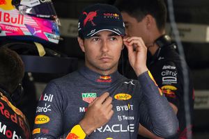 Checo Pérez: Protagonizó comercial 'de otro planeta' con Red Bull