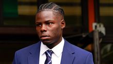 Kurt Zouma: Sancionado con 180 horas de trabajo comunitario por patear su gato
