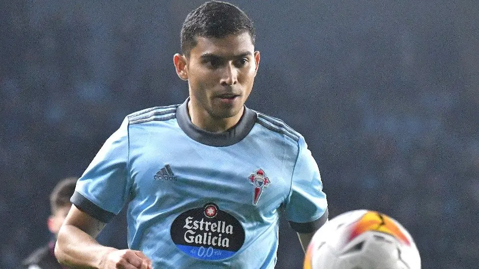 Orbelín Pineda: Coudet señaló al mexicano por ser "desordenado" en su debut