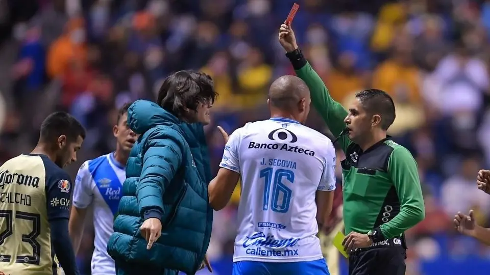 América: Santiago Solari podría ser sancionado hasta 6 partidos por ingresar al campo