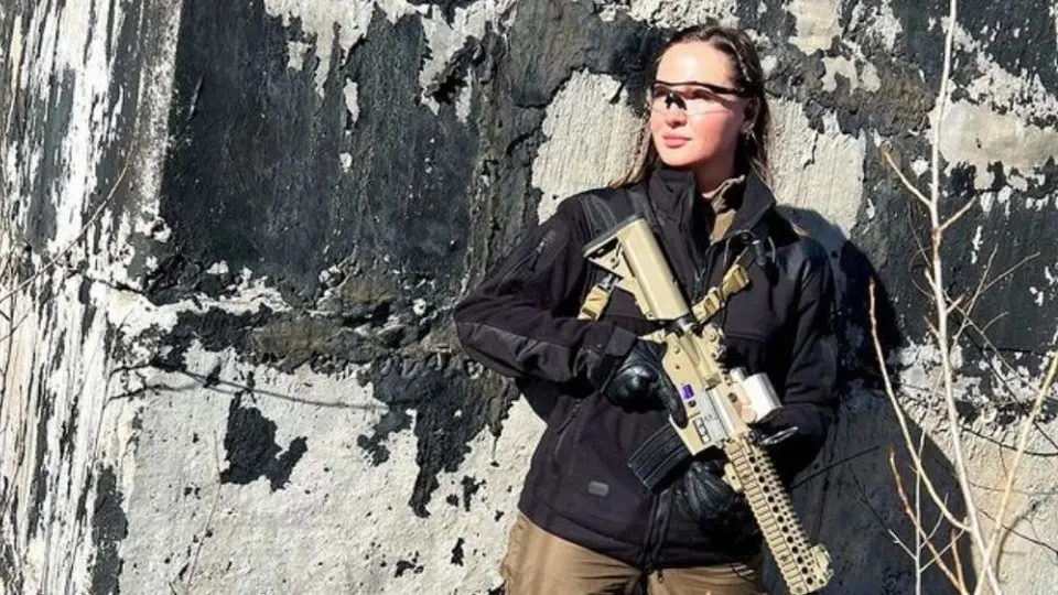 Rusia-Ucrania: Miss Ucrania se reintegró al ejército tras invasión a su país
