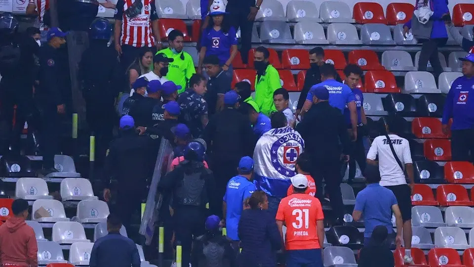 Cruz Azul-Chivas: Liga MX confirma tres detenciones por conato de bronca en el Azteca