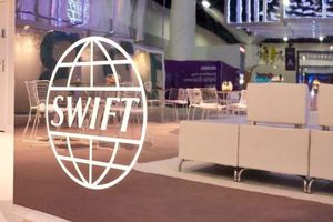 EU y Unión Europea acordaron sacar algunos bancos de Rusia del sistema SWIFT