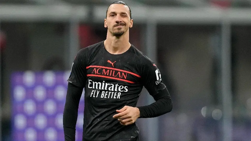 Ibrahimovic: Visitó la fábrica de Ferrari en compañía de Charles Leclerc y Carlos Sainz