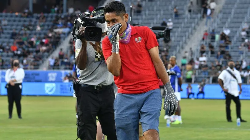 Jorge Campos: Los Ángeles Clippers otorgaron reconocimiento y jersey al exguardameta mexicano