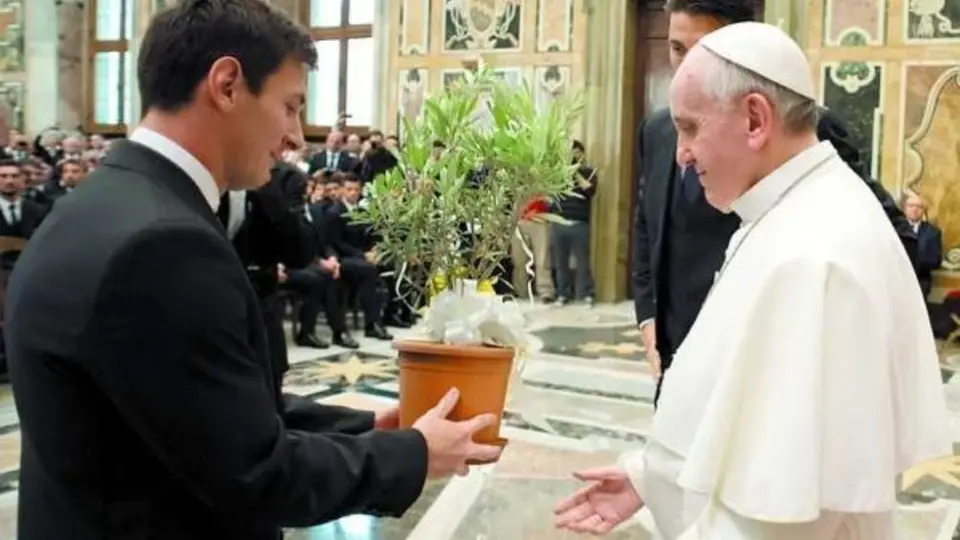 Papa Francisco: Messi, Ronaldinho y varios más en Juego de la Paz en honor a Maradona