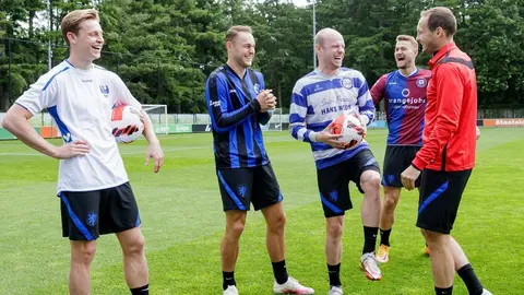 Países Bajos: Jugadores entrenaron con la playera de su primer equipo; ¿cuál es la razón?