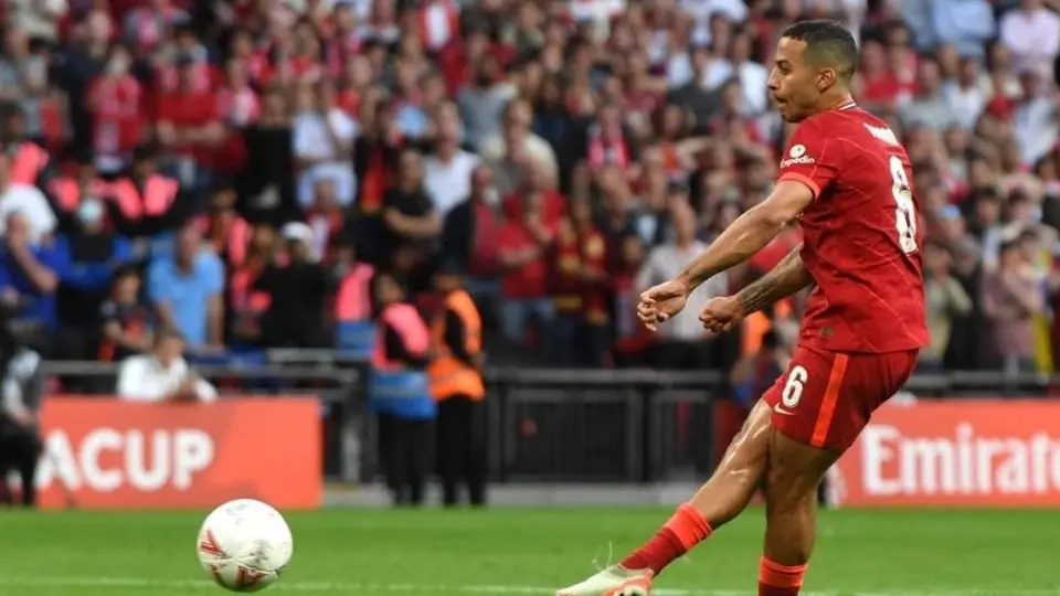 Liverpool: Thiago Alcántara logró el trigésimo título de su carrera