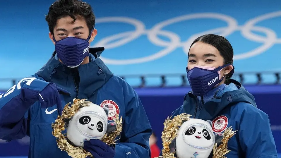 Beijing 2022: Thomas Bach ofreció antorchas olímpicas a patinadoras artísticas de EE. UU.