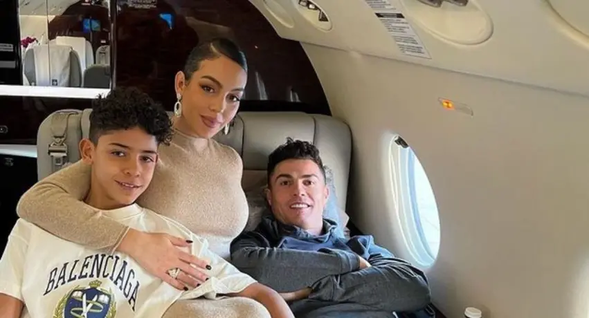 Cristiano Ronaldo: ¿Cómo es el avión privado del astro portugués y su familia?