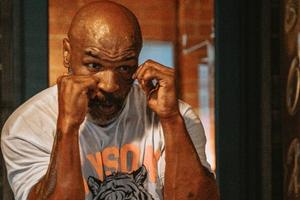 Mike Tyson sorprendió en Instagram con disfraz de abeja: “Me siento hermoso"