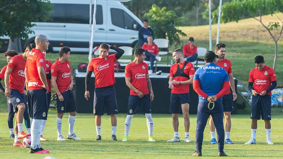 Chivas: ¿Qué canteranos podría debutar Leaño en el Clausura 2022?