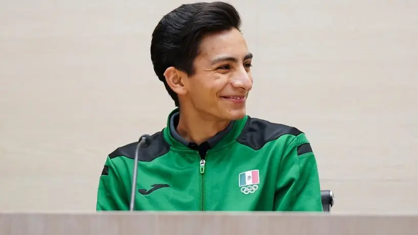 Donovan Carrillo no va a perder la beca: titular del COM