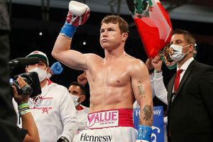Papá de Benavidez sobre Canelo Álvarez: "Tiene miedo, pone excusas de mier..."