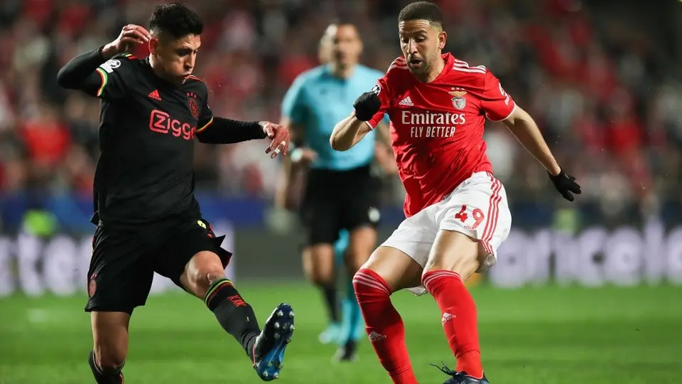 Edson Álvarez: Ajax y Benfica protagonizaron vibrante empate en la Ida de UCL