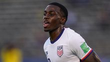 Qatar 2022: Tim Weah, baja de EE.UU. por vacunación incompleta
