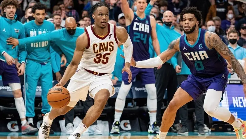 NBA: Árbitro validó un triple que no entró al aro en el Hornets vs Cavaliers