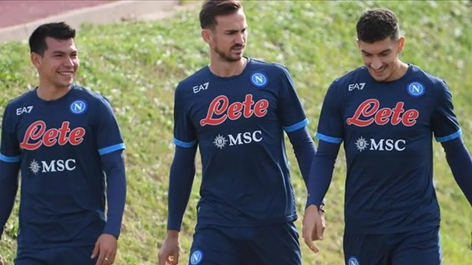 Chucky Lozano: Hombre irrumpió la práctica del Napoli con su vehículo; fue detenido