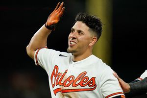 Ramón Urías: Pasaporte al mexicano en extrainnings dio la victoria a Orioles sobre Yankees