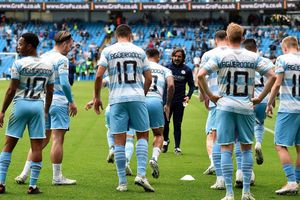 Manchester City: Calentaron con playera que rememoró el gol del título de Kun Agüero en 2012