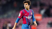 Barcelona: Riqui Puig le firmó un autógrafo en la playera a un cerdo