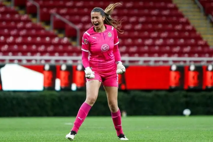 Celeste Espino festejando el gol